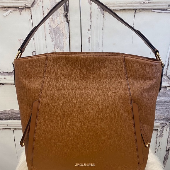 Michael Kors Evie Pebbled Leather Shoulder Bag NWT - Picture 1 of 10